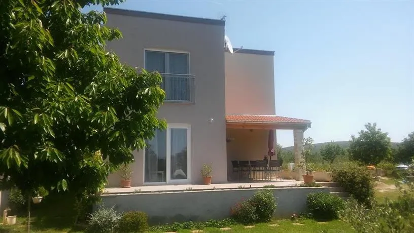 Holiday Home Mila Sukosan - Image 1