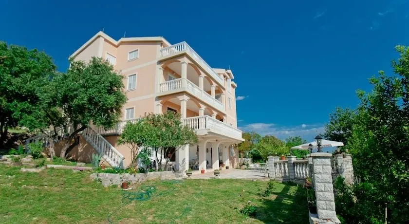 Vila Skocidjevojka - Image 1
