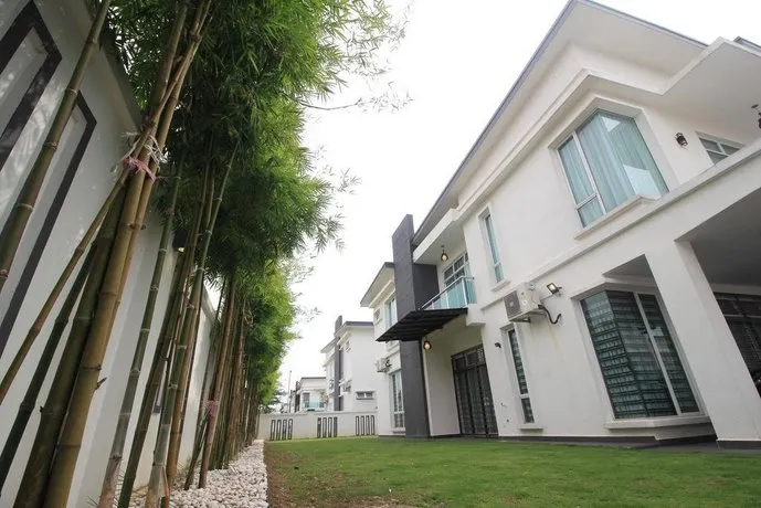 VMV Senibong Villa - Image 1