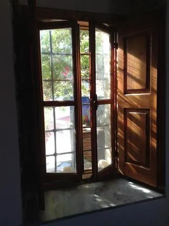 Traditional Guesthouse Leda - Image 1