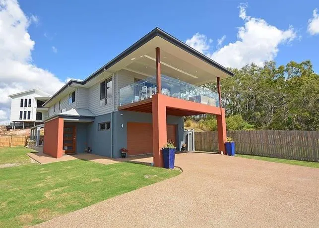 Two Storey Beach House - Image 1