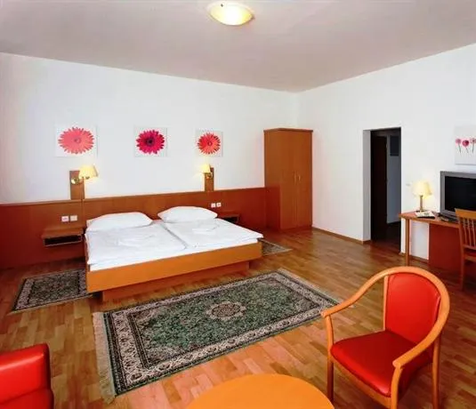 Hotel Bermuda Znojmo - Image 1
