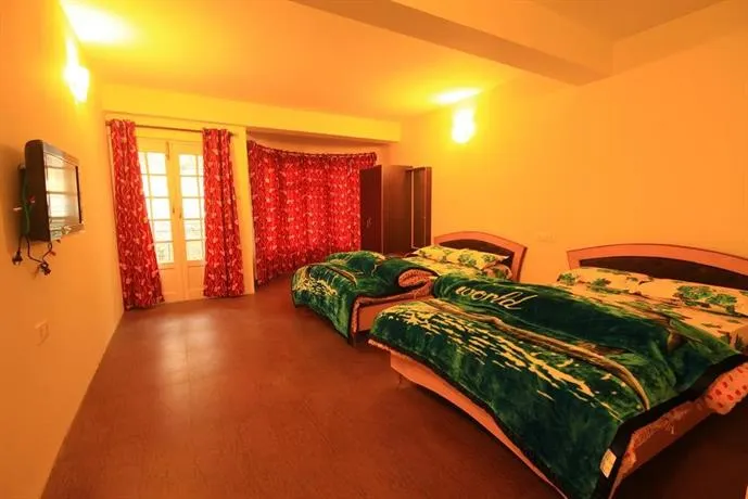 Hotel Travellers Paradise - Image 1