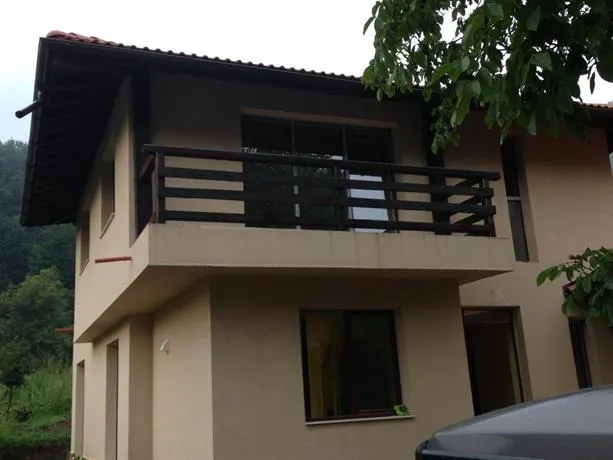 Zlatina Guest House - Image 1