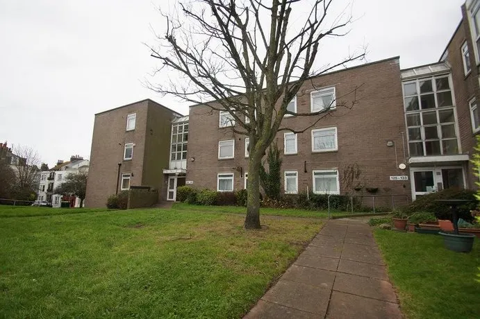 Hampshire Court - Image 1