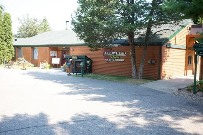 Arrowhead Camping Resort Deluxe Cabin 4 - Image 1
