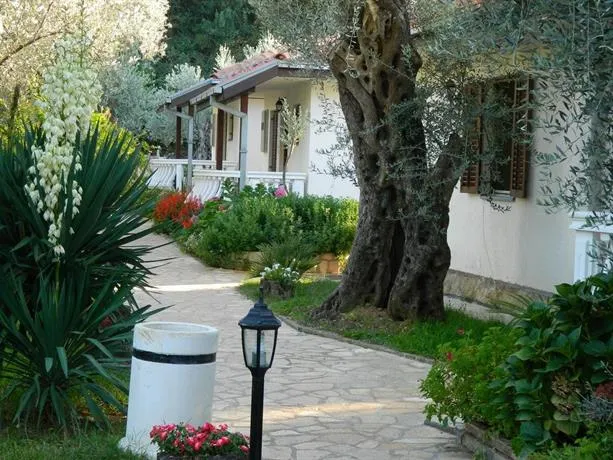 President Bungalows And Apartments - Image 1