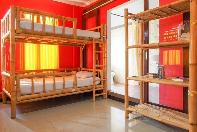 RedDoorz Hostel near Monkey Forest Ubud - Image 1