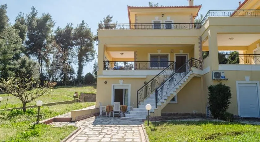 Kyrana Apartments - Image 1