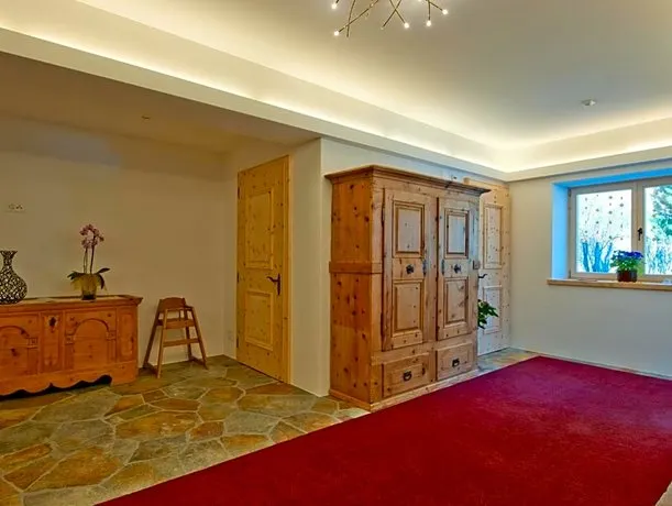 Hotel Chesa Grischa - Image 1