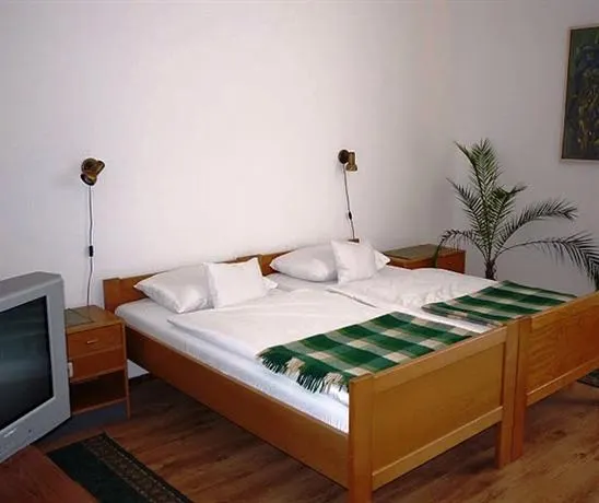 Savoyai Kastelyszallo - Image 1