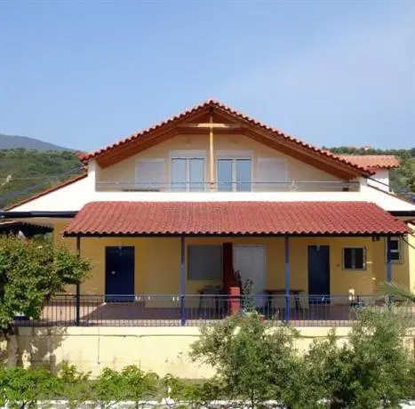 Alexandros Beachfront Apartments - Image 1