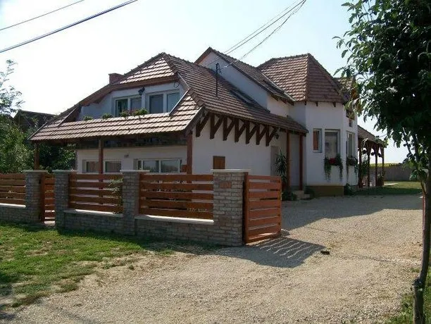 Retfoldi Vendeghaz - Image 1