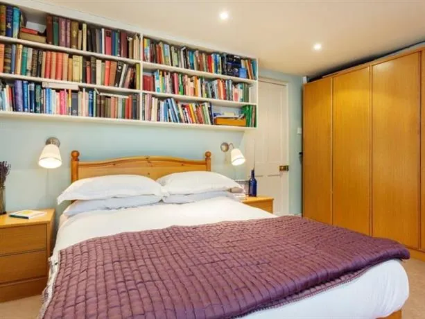 Veeve 3 Bed 3 Bath House On Liverpool Road Islington - Image 1
