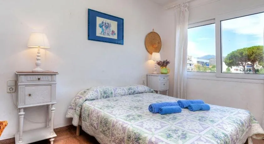 MARITIM II 2 AT.1 - Apartamento moderno, agradable y muy bien equipado situado en 1ª linea de mar - ES-228-82 - Image 1