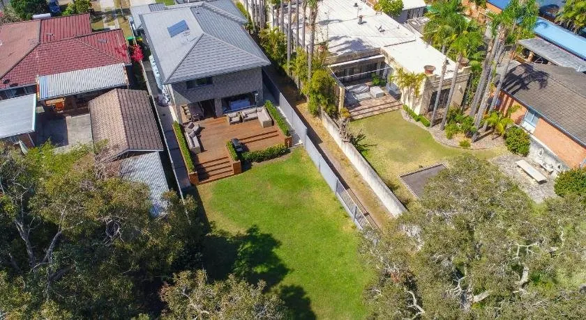 Lakeside Luxury - 13 Lake Street - Image 1