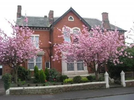 Ashton Lodge Guest House - Image 1