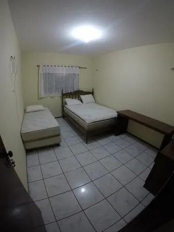 Apto 4 suites com ar para 15 pessoas - Image 1