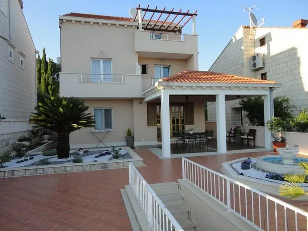 Soko Apartments & Rooms - Image 1