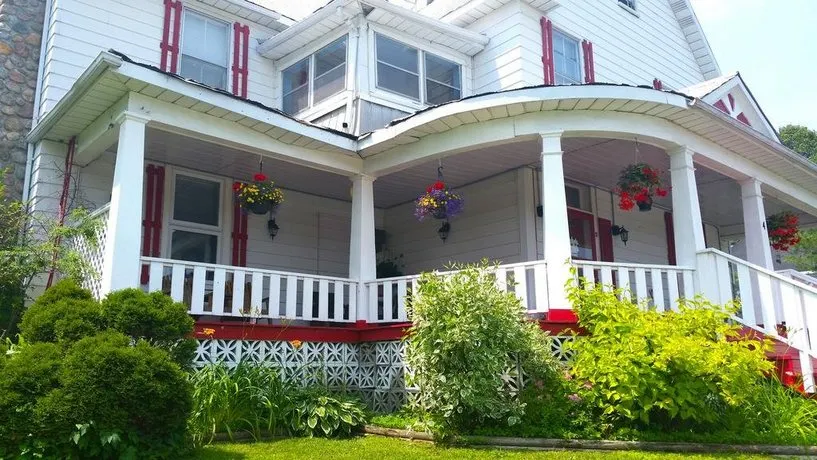Bancroft Bed & Breakfast - Image 1