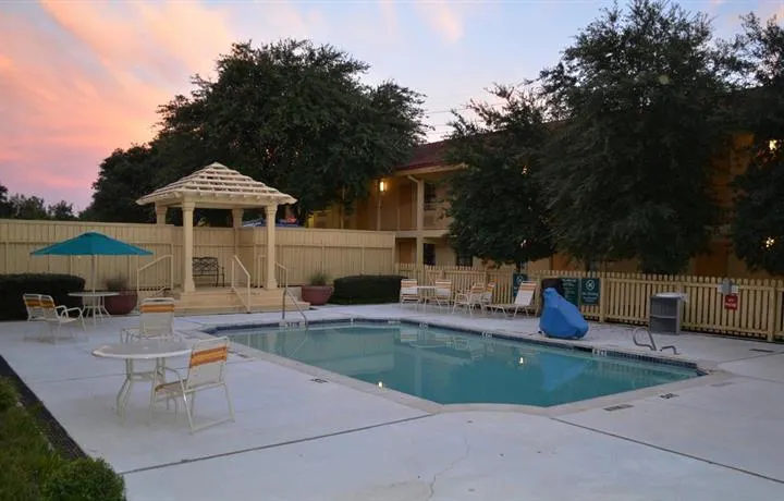 Magnuson Hotel Texarkana - Image 1