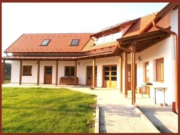Vadviragos Vendeghaz - Image 1