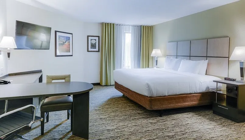Candlewood Suites Lakeville I-35 - Image 1