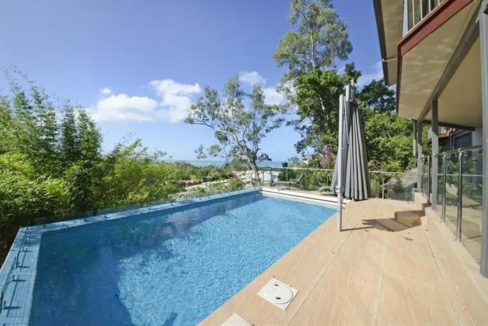 Paddons Airlie Beach - Image 1