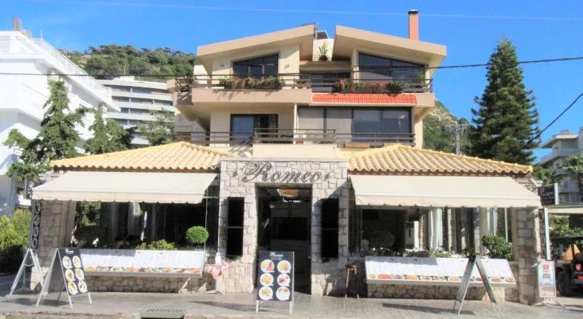 Blue View Seaside Luxury Apartment - Image 1