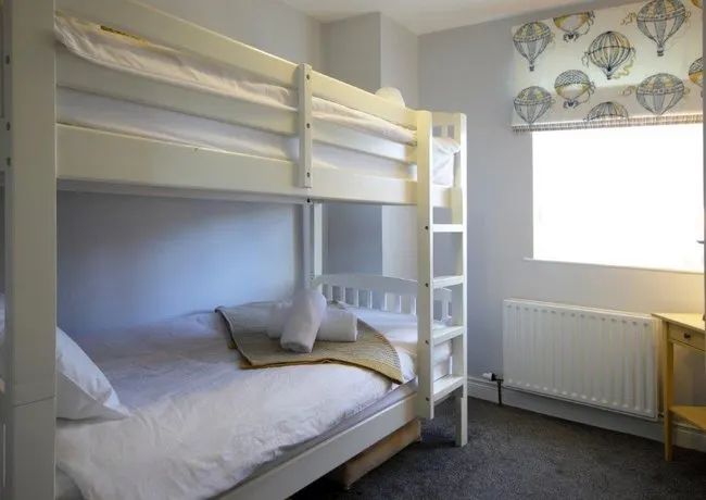 Latharne Lodge - Image 1