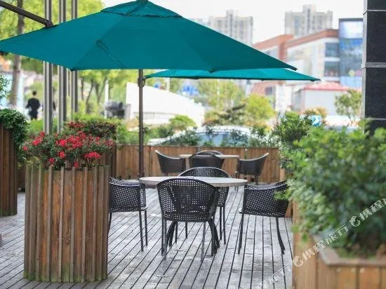Four Seasons Rayli - Image 1