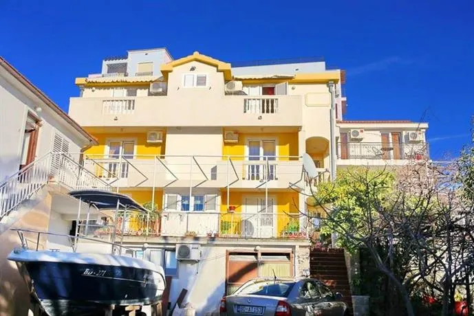 Apartments Akcent - Image 1