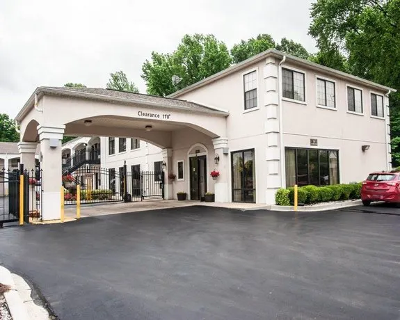 Memory Lane Inn & Suites - Image 1