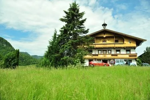 Mountain Blast Guest House - Image 1