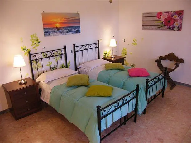Rome In Green Apartment - Image 1