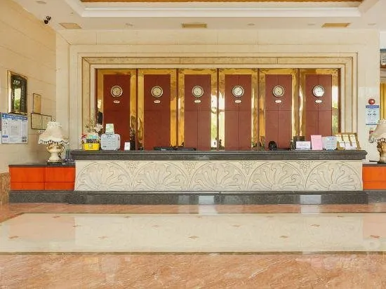 River Scene Palace Hotel - Image 1