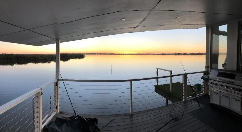 Carnarvon Retreat - Image 1