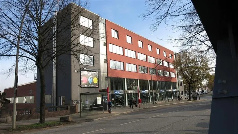 Aparthotel am Südkanal - Image 1