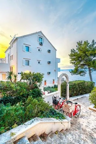 Sutivan Best Apartments - Image 1