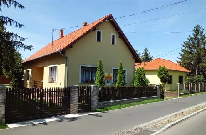 Árpád utcai Vendégház Püspökladány - Image 1