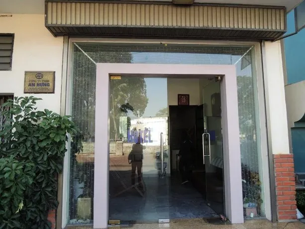 An Hung Lakeview Hotel - Image 1