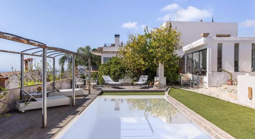 Pool House - Image 1