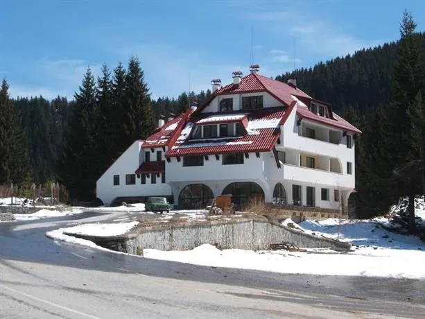 PINELODGE - Image 1