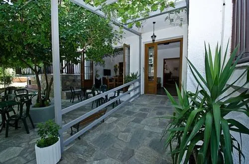 Narkissos Hotel - Image 1