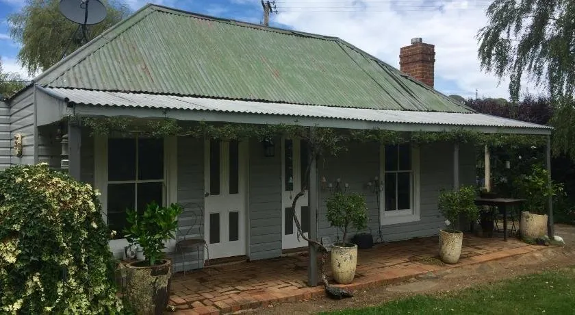 Drayshed cottage - Image 1