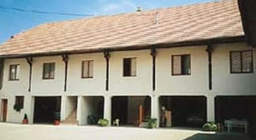 Chez Marie Reine - Image 1