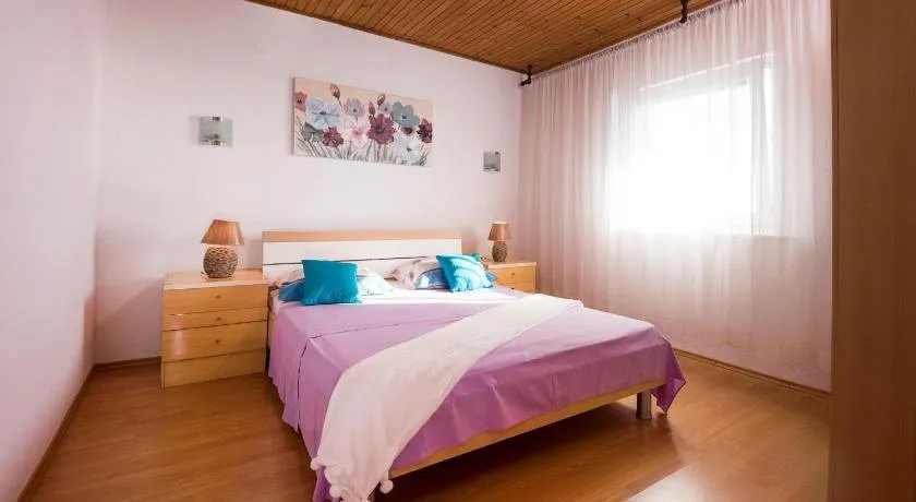 Apartments Mikas - Image 1
