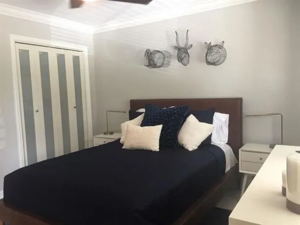 Upscale Condo by Coconutpoint - Image 1
