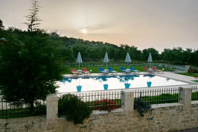 Villa Laga with Pool, 300m to Taverns, Childrens Area, BBQ! - Image 1