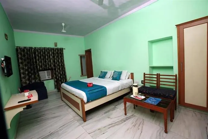 OYO Rooms Old Public Park - Image 1